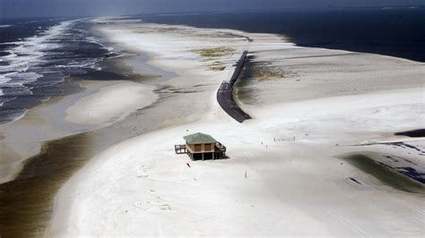 katrinas devastation  lingers  gulf coast