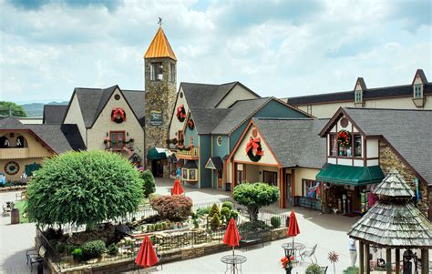 travel tips  christmas  pigeon forge tennessee