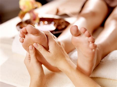 massage monday s warm oil foot treatment forever gorgeous spa