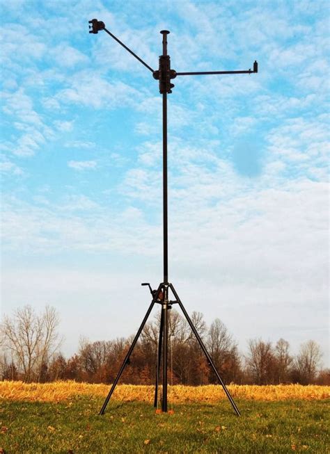 world defence news geroh introduces antennamast  man portable aluminum tripod mast system
