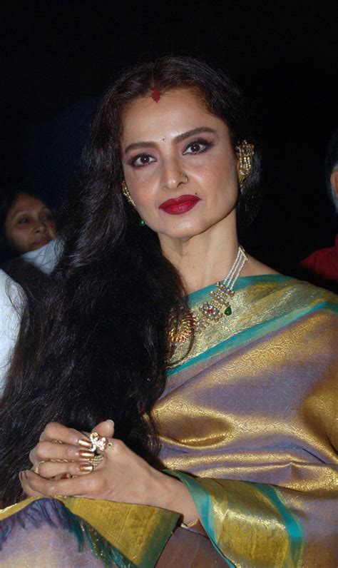Happy Birthday Rekha 15 Rare Pictures Of Bollywood S Timeless Beauty