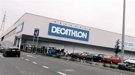 decathlon opent  een jaar winkel  middelburg
