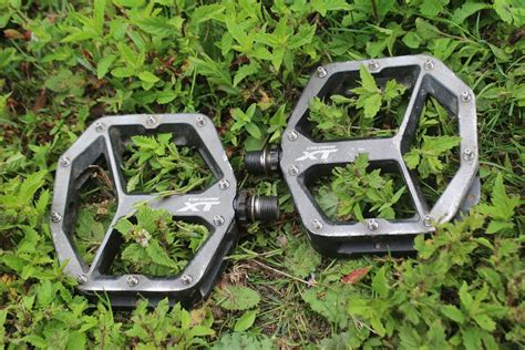 review  huge shimano deore xt pd  flat pedals   vicious pins