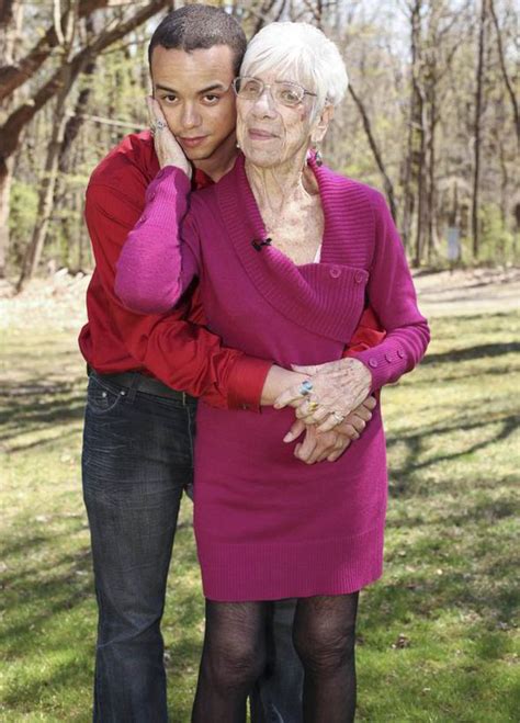 bakanos joven confiesa estar muy enamorado de una anciana de 91 años