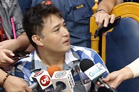 Viral Lady Cops Pose With Mark Anthony Fernandez Abs Cbn News