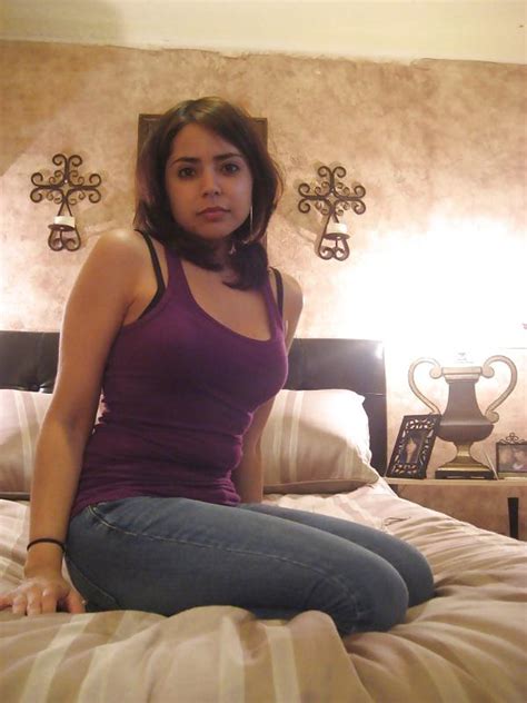 Hot Desi Local Model At Hotel Taking Her Clothes Off Jmrexx