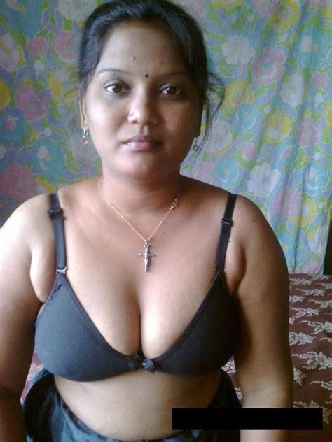 hot sexy desi indian bhabhi show bra and panty spicy pics