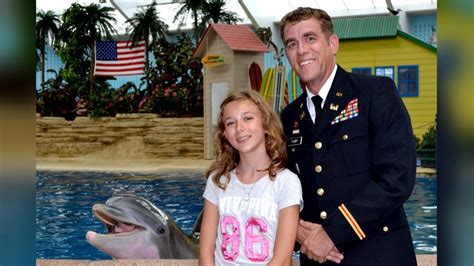 military dad surprises daughter with early homecoming at