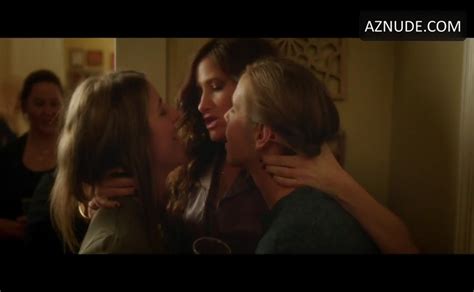 kathryn hahn lesbian scene in bad moms aznude