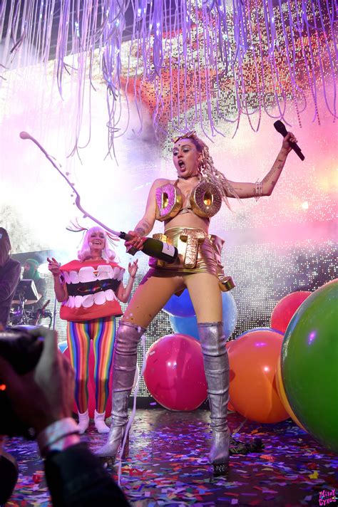 miley cyrus live peroformance pics the fappening 2014