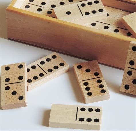 coffret bois jeux de dominos article fabrique dans le jura la ruche des passions