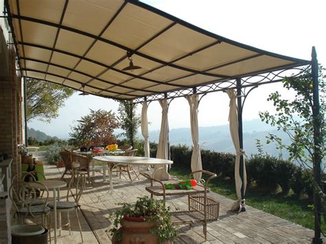 Pergola in alluminio con tenda filtrante solare motorizzata;. Coperture da giardino - pergole e tettoie da giardino - Come realizzare