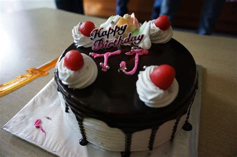 7 Unique Ways Birthdays Are Celebrated In India