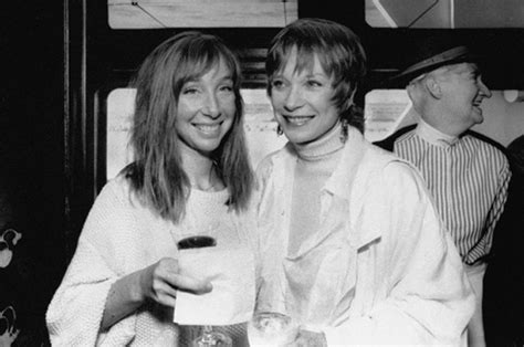 shirley maclaine s daughter sachi parker pens shocking tell all book that famous ‘downton