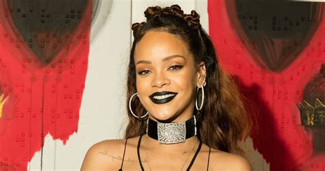 rihanna reveals plans for her first ever nyfw show fashion rihanna just jared