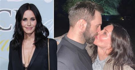 courteney cox and johnny mcdaid kiss with eyes open to celebrate nye
