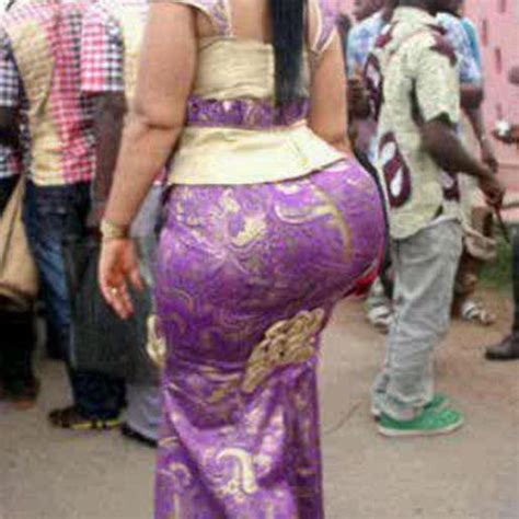 see wetin dis woman carry dey block my view for traditional marriage romance nigeria