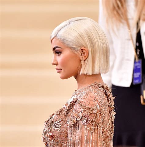 Kylie Jenner With Blond Blunt Bob In 2017 Kylie Jenner Best