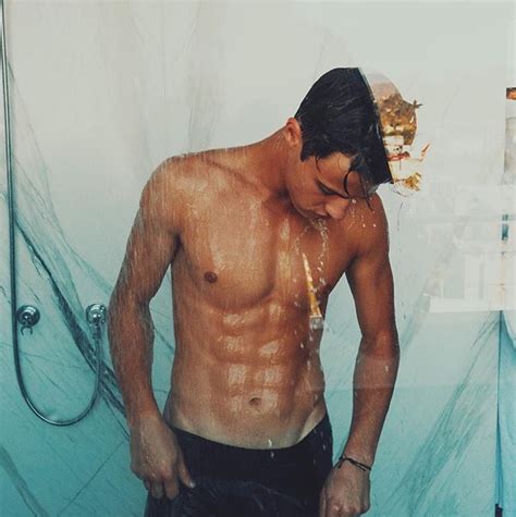 omg he s naked vine star cameron dallas omg blog