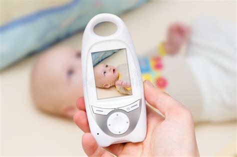 videobabymonitor voor veiligheid van de baby stock afbeelding image