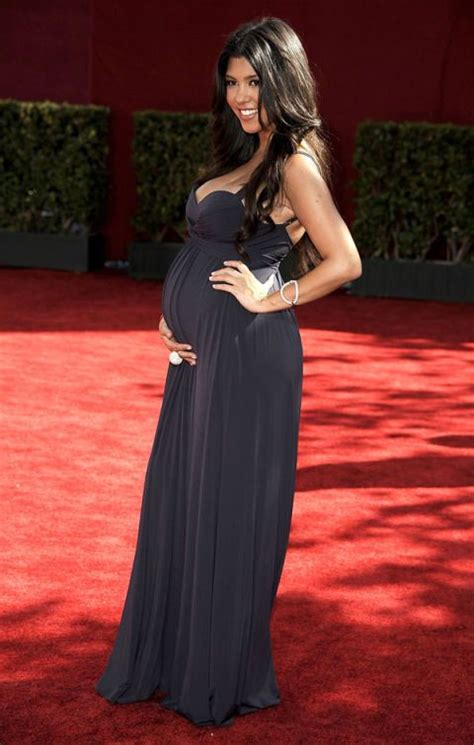 kourtney kardashian pregnancy style kourtney kardashian pregnant with