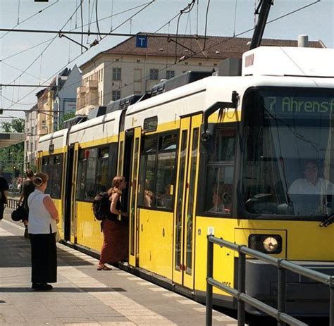 strassenbahn eine million fahrgaeste auf tramlinie   welt