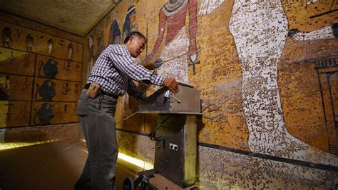 new scans made a surprising discovery in king tut s tomb