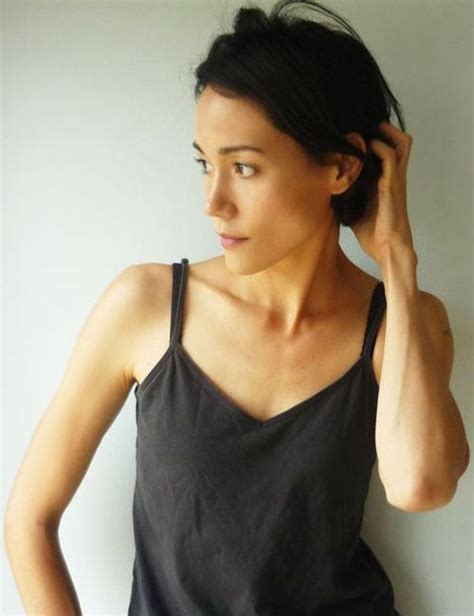 Sandrine Holt Dark Gray Top Body Flat Chested Ams Outfits For Flat