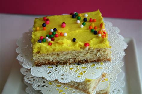 Love Your Mother Sugar Cookie Bars With Marshmallow Fluff