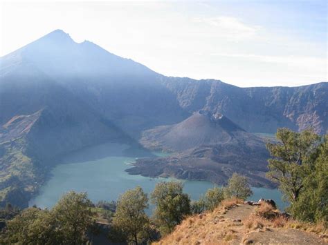gambar gunung lucu  keren