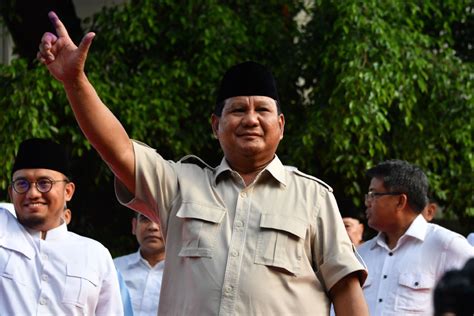 indonesian opposition leader prabowo subianto to join new jokowi