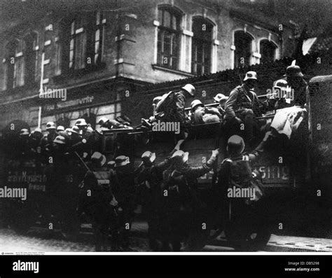 beer hall putsch  putschists climbing lorry munich germany