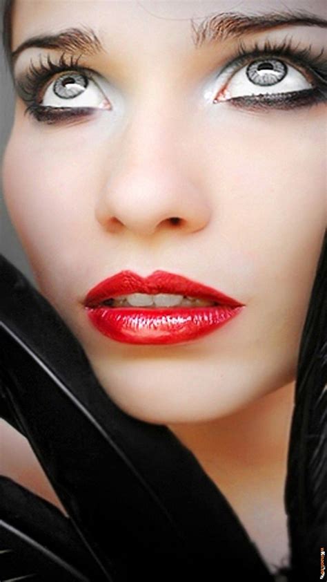 Pin By An Tran On Wkinach Eu Gorgeous Eyes Makeup Red Lipsticks