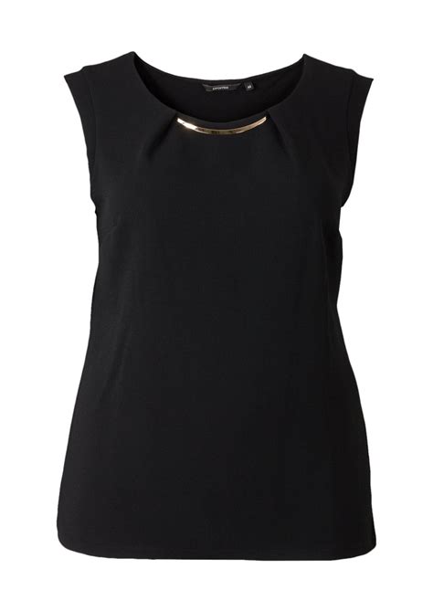 zwarte blouse met kapmouwen en een ronde hals het  een aansluitend model gemaakt van soepele
