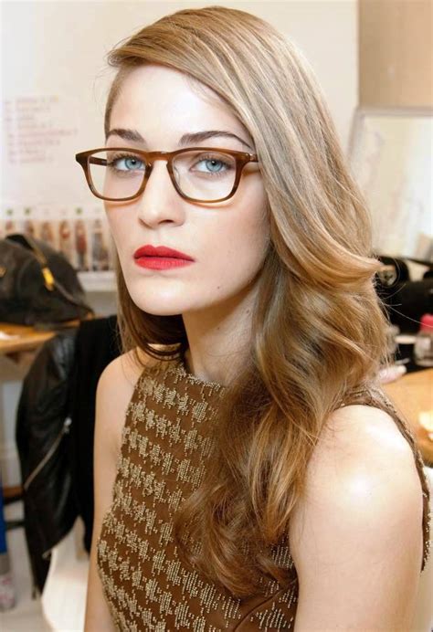 25 Hairstyles For Women With Glasses To Look Stunning