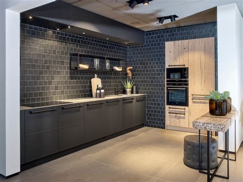 stijlvolle en tijdloze mat zwarte keukens moderne keuken keuken wonennl