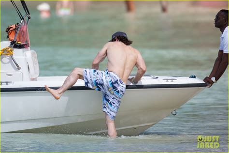 Photo Mark Wahlberg Shows Off Ripped Shirtless Body In Barbados 40