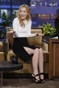 leslie mann turns embarrassing mum on jay leno show daily mail online
