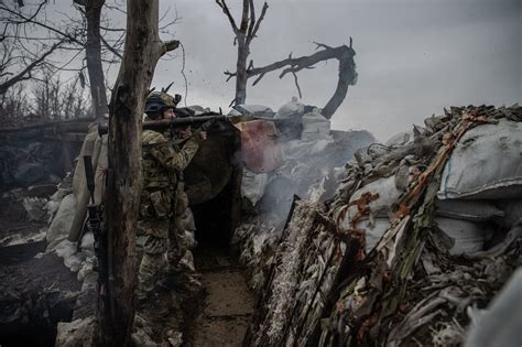 what trench warfare on ukraine s front line looks like the new york times