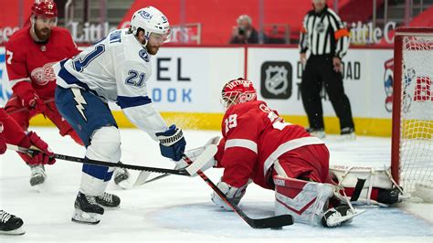 Red Wings Outlast Lightning For 1 0 Victory In Shootout