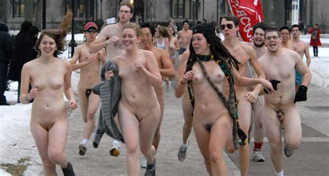 instantfap 3 naked college girls streaking in chicago in the winter