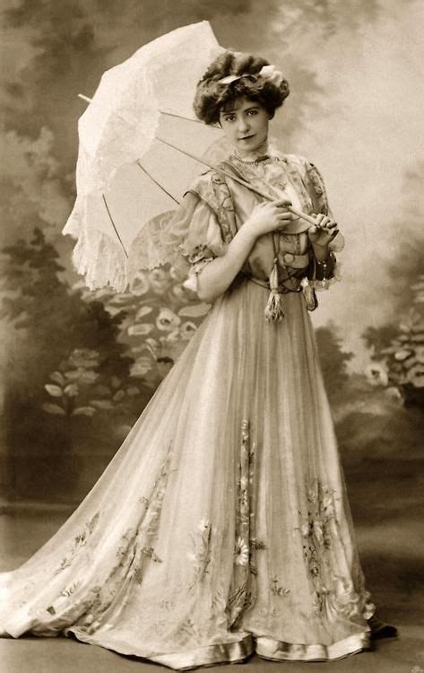 1800s Victorian Dress And Parasol So Feminine Edwardian Fashion
