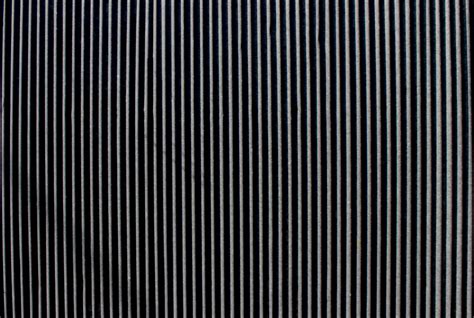 gambar tekstur pola garis logam hitam bahan kisi baris latar