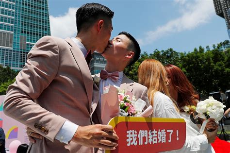 Taiwan Celebrates Asia S First Same Sex Marriages As Couples Tie Knot