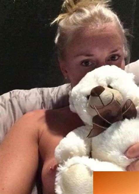Lindsey Vonn Nude Leaked Pics With Tiger Woods Scandal