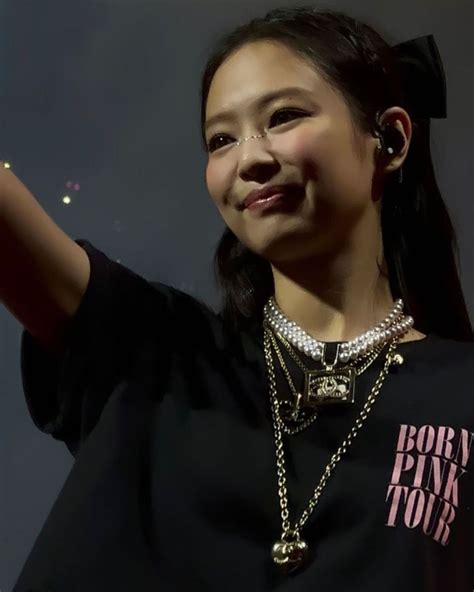 221212 jennie born pink world tour in paris france day 2 at the accor