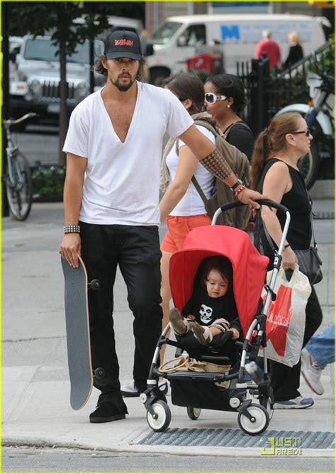 nakoa wolf momoa lisa bonets  son photo