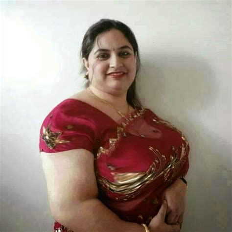 indian hottest aunties in saree bold photos beautiful