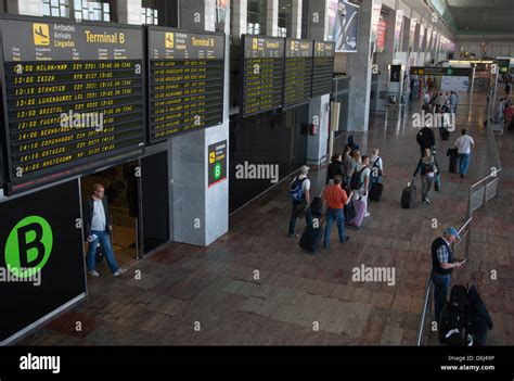 barcelona spain scoreboard   arrivals hall barcelona airport stock photo alamy