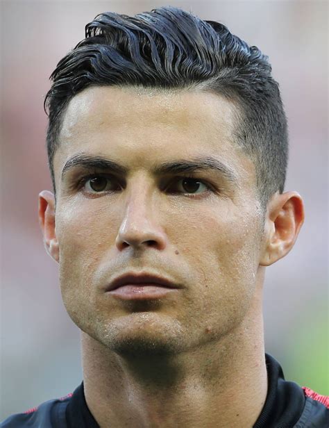 Biodata Dan Profil Cristiano Ronaldo Lengkap — Do1 Commercegurus